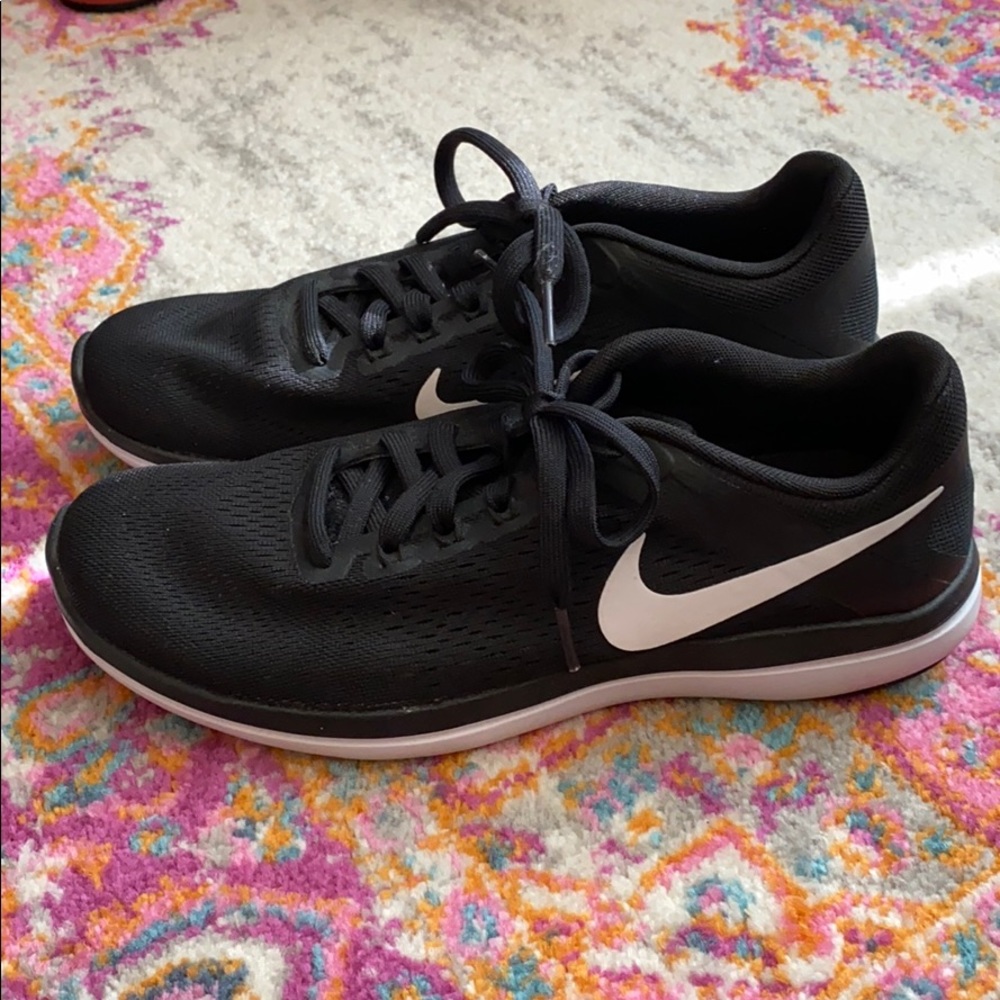 Nike black running shoes, men’s 8